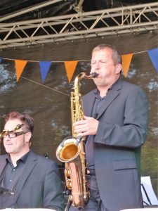 Ein Saxophonspieler beim Open-Air-Konzert anlässlich des 675-jährigen Stadtjubiläums