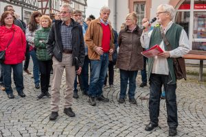 Die Teilnehmenden der Stadtführung "Feuer in Dillenburg" anlässlich des 675-jährigen Stadtjubiläums