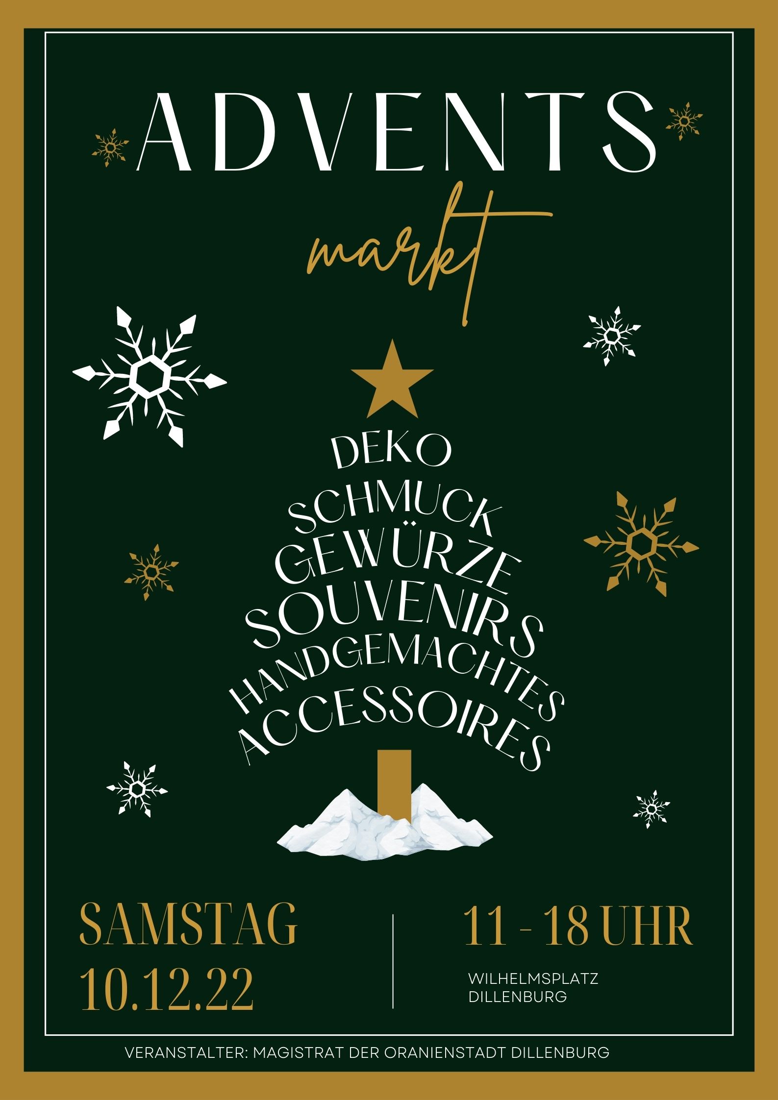 Ein Plakat mit schwarzem Hintergrund und weißer und goldener Aufschrift weist auf den Adventsmarkt am 10. Dezember hin. In Form eines Weihnachtsbaumes stehen die Worte Deko, Schmutz, Gewürze, Souveniers, Winterliches, Accessoires