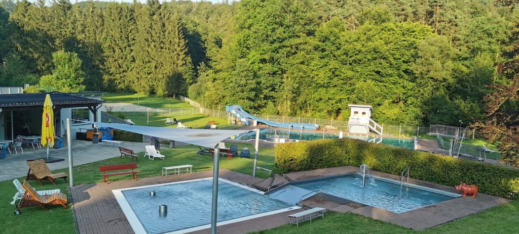 Eine Ansicht des Waldschwimmbades Oberscheld