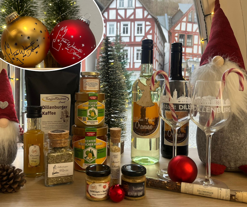 Verschiedene Souvenirs, die zum Kauf angeboten werden.