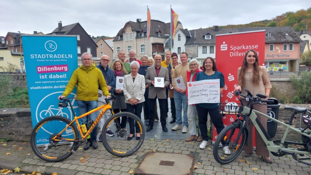 Die Gewinner des Stadtradelns auf einem Gruppenbild