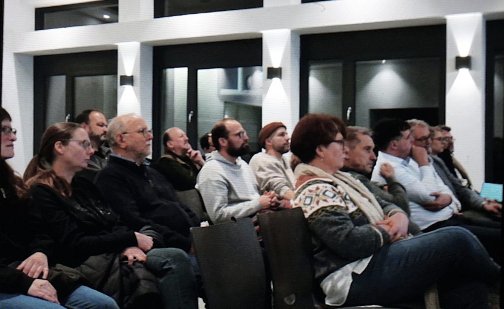 Foto der Besucher bei der Bürgerversammlung