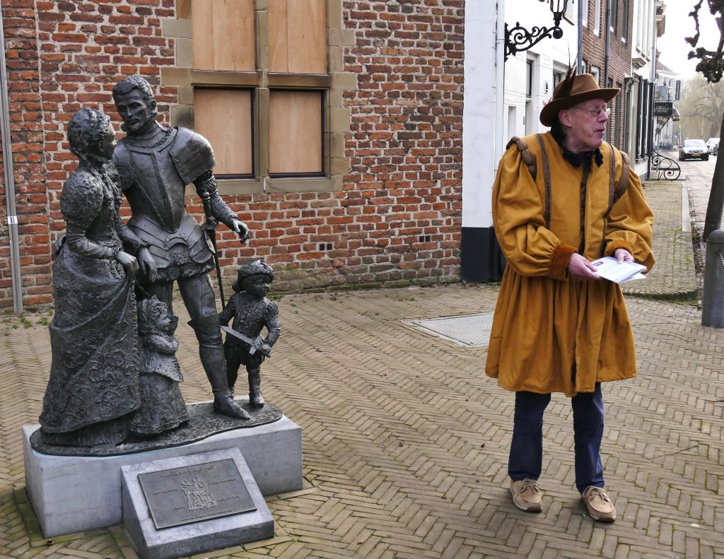 Burens Stadtführer in historischem Kostüm