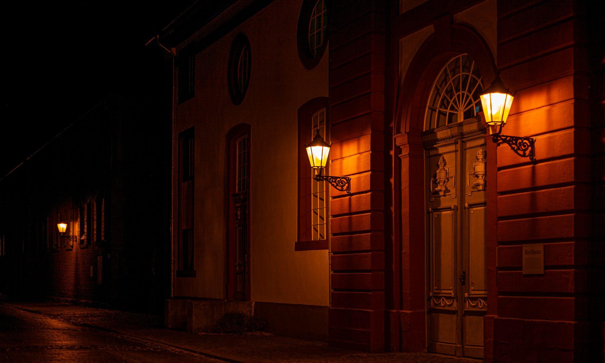 Das Reithaus in der Wilhelmstraße bei Nacht