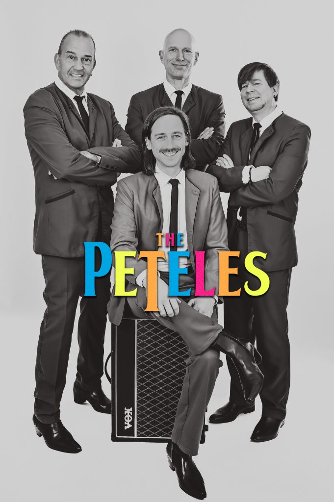 Schwarz-weiß-Foto der Band THE PETELES mit buntem Schriftzug