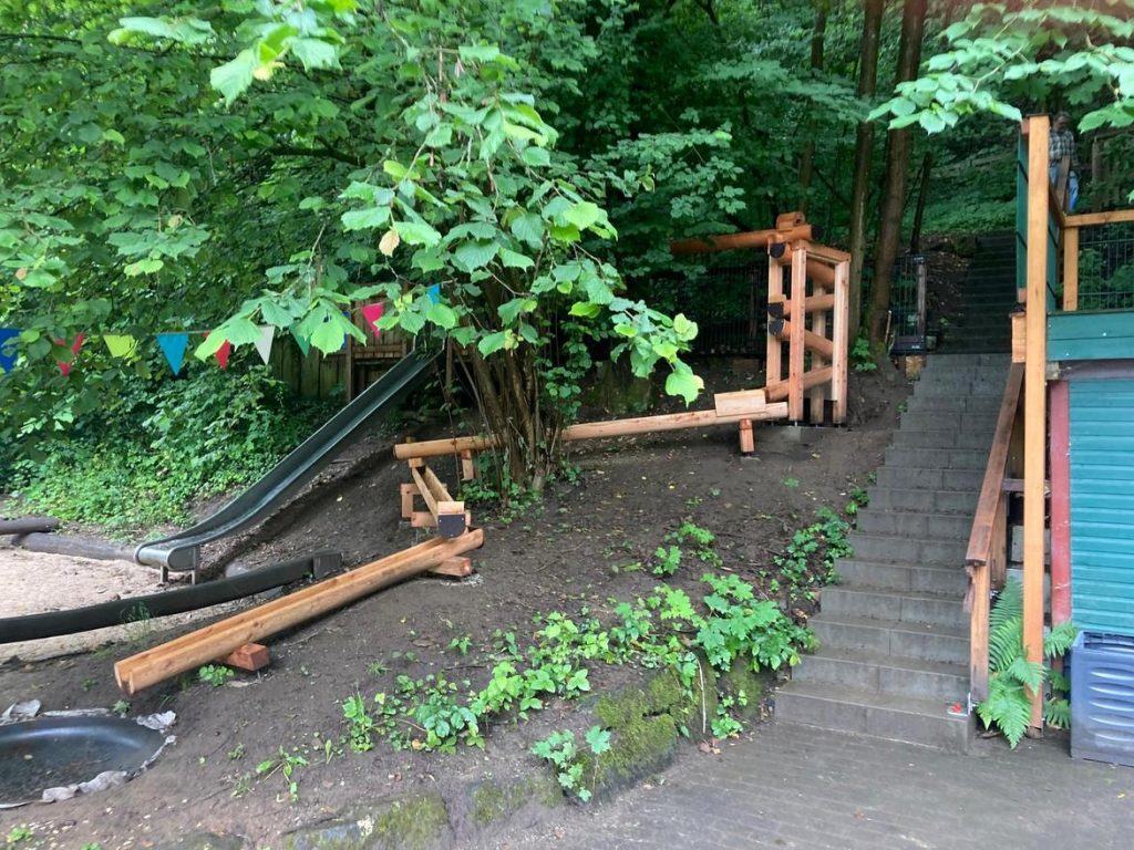 Die neue Kugelbahn im Mitmachgarten des KiKuz an der katholischen Kirche. Foto: Oranienstadt Dillenburg