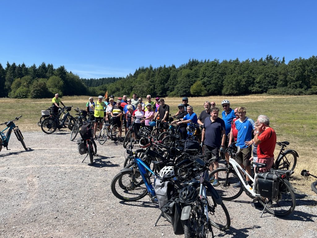Radfahrer beim Auftakt des Stadtradelns